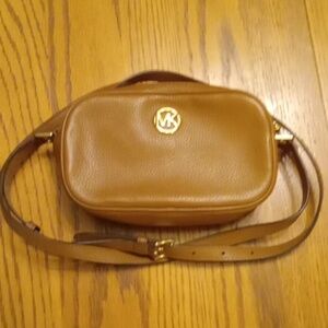 Chocolat5×8e leather adjustable shape with gold tone hardware handbag.